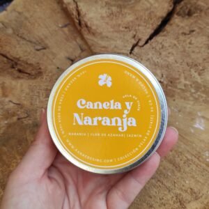 VELA AROMÁTICA DE VIAJE EN LATA, CANELA Y NARANJA
