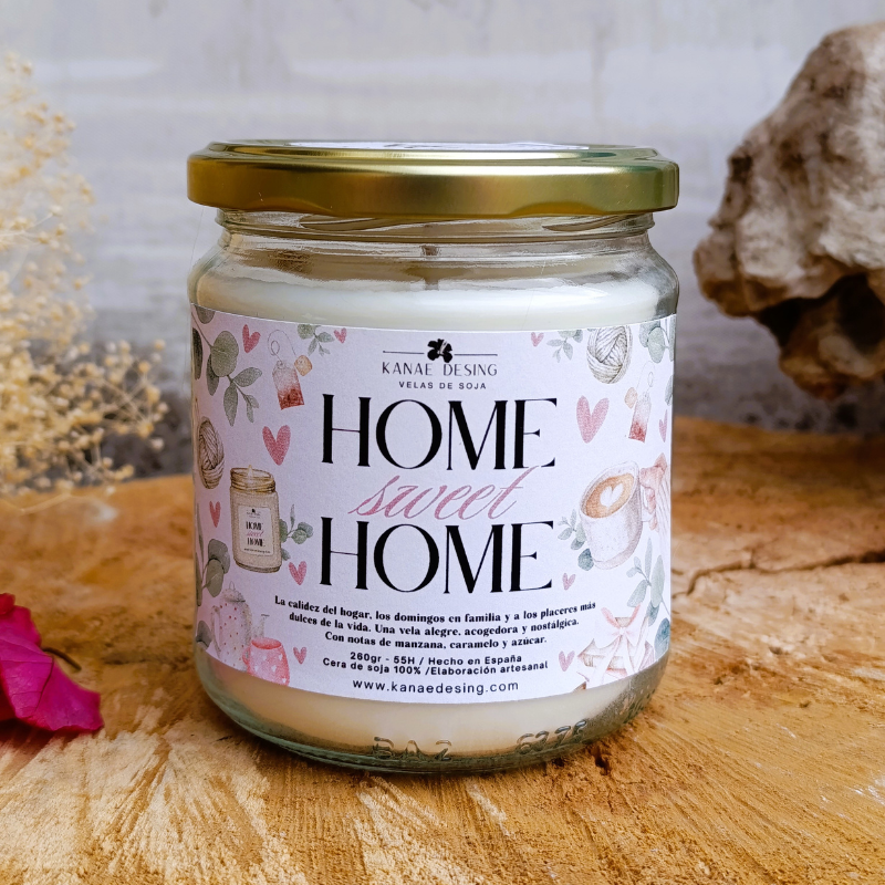 "Vela artesanal Home Sweet Home de cera de soja en tarro de cristal 260g aroma manzana y caramelo."